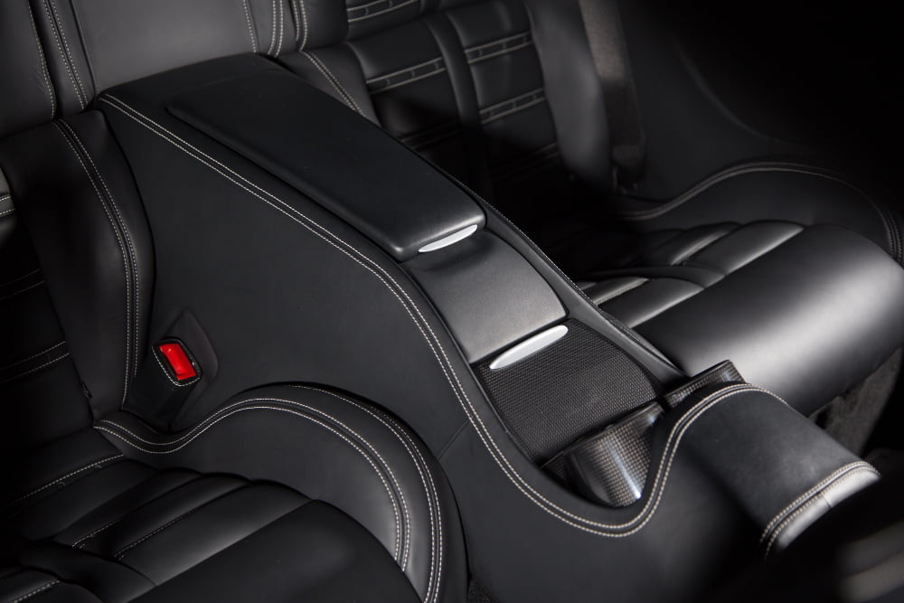 Como hidratar banco de couro preto! Dicas e cuidados essenciais que você deve tomar 3 high angle shot black car s modern interior