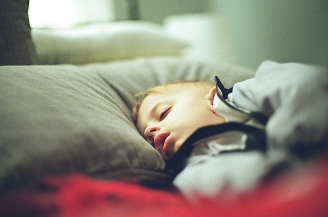 Dicas de como fazer um bebê de 3 anos dormir rápido 3 brett durfee 1F L sQYDo unsplash