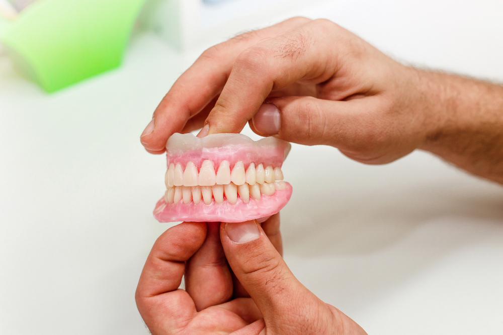 Substituir os dentes: Quais os métodos no dentista? 4 protese protocolo dentista
