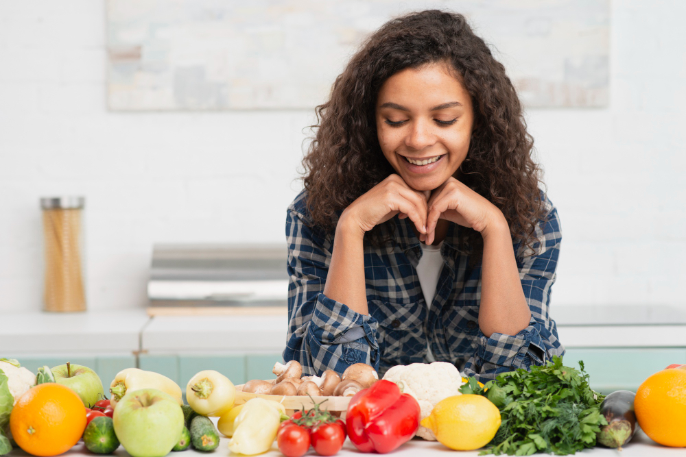 Pequenos aliados na cozinha: dicas para facilitar o preparo das refeições 2 alimentos mulher